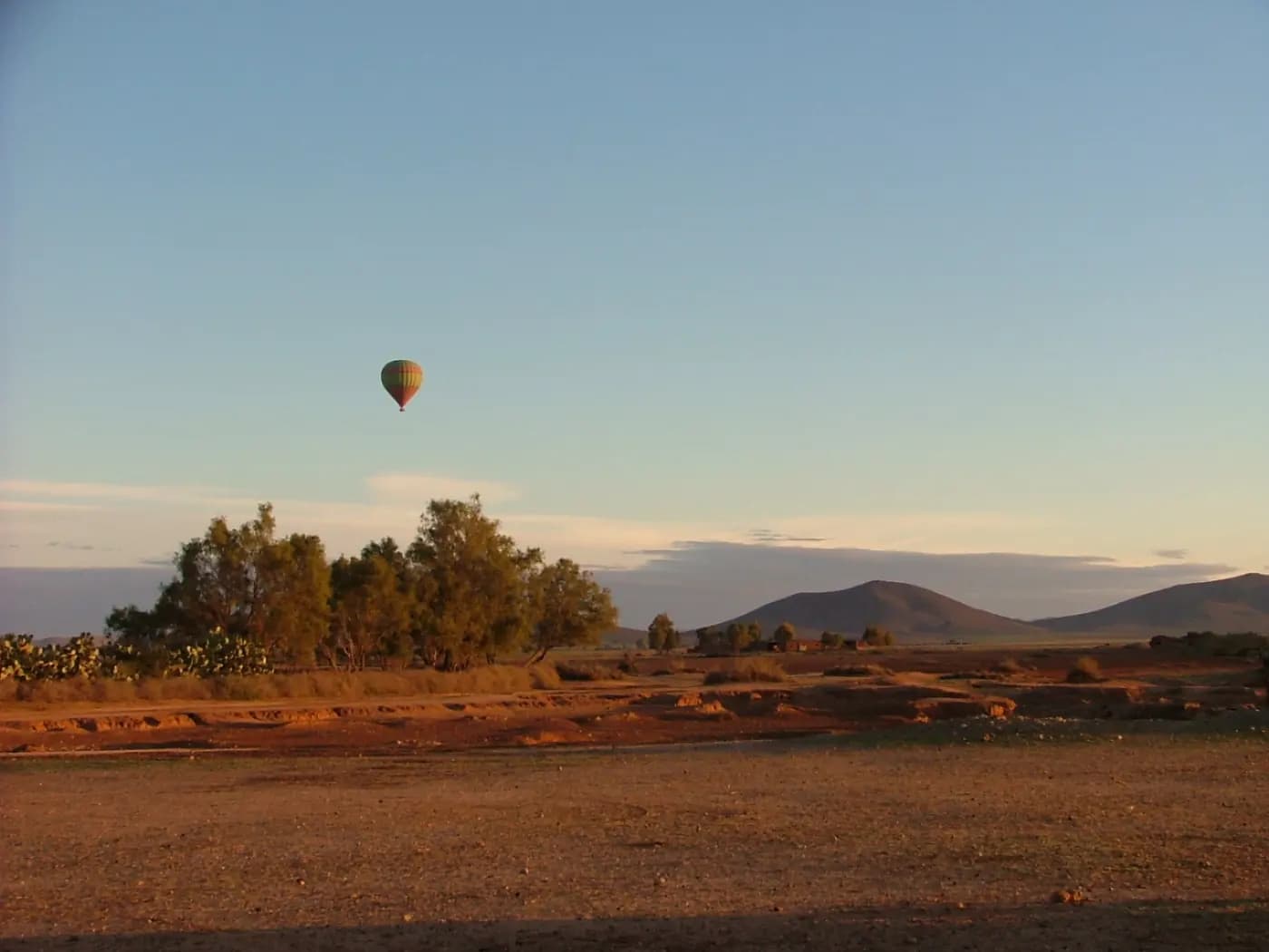 Montgolfière au lever du soleil, Plaine de la Palmeraie