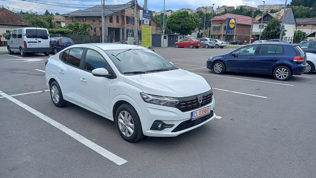 Dacia Logan, en location chez Anfa Auto