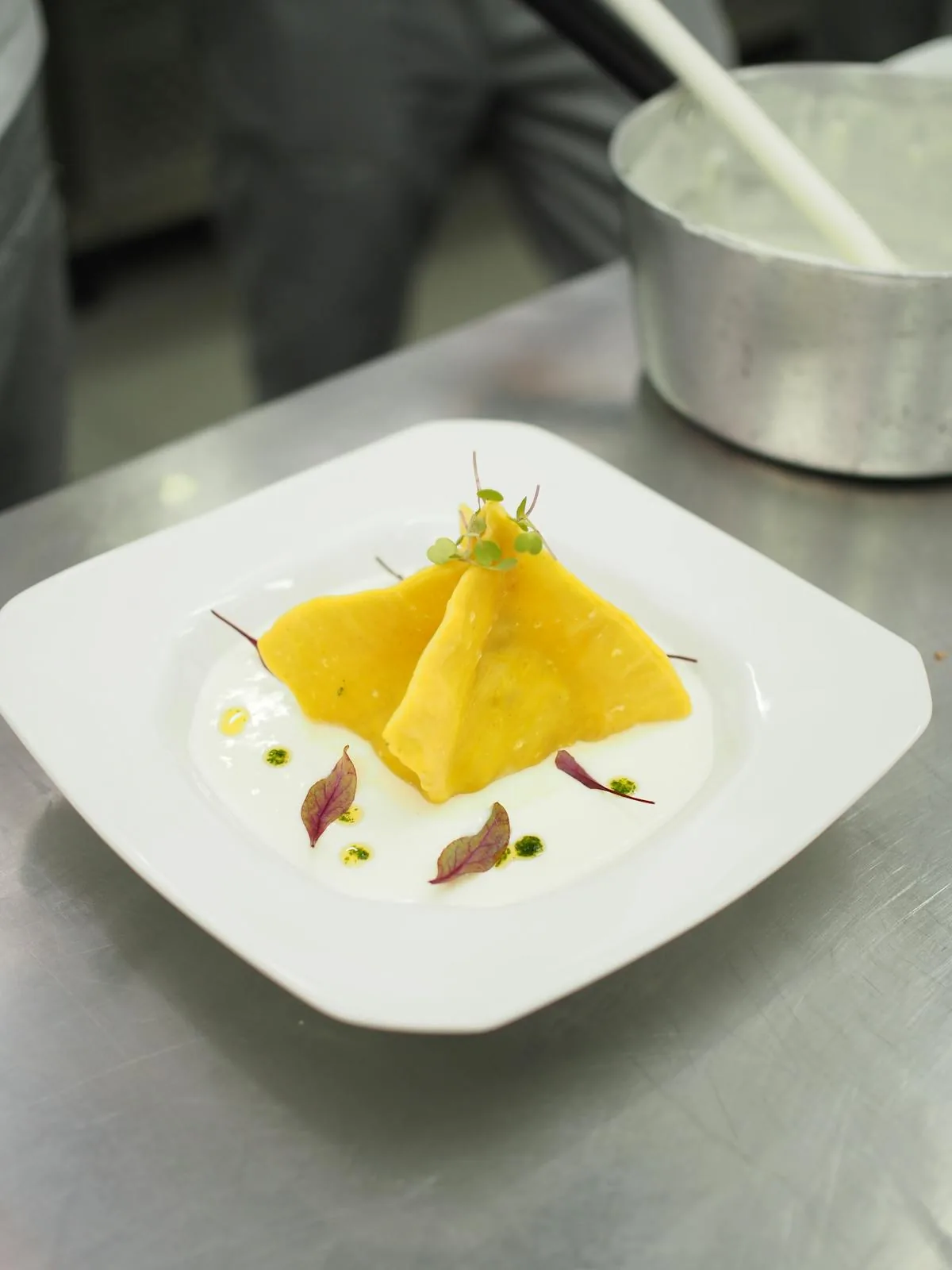 Pintade fermière à la fleur d'ail